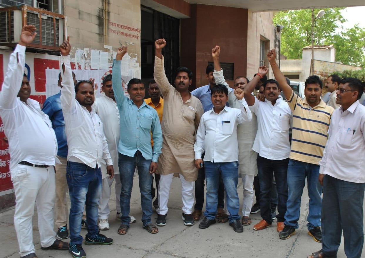 Block emploies  protest against adm