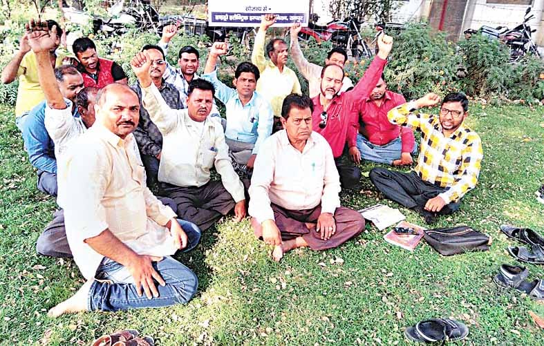 protest of privatisation of electric department