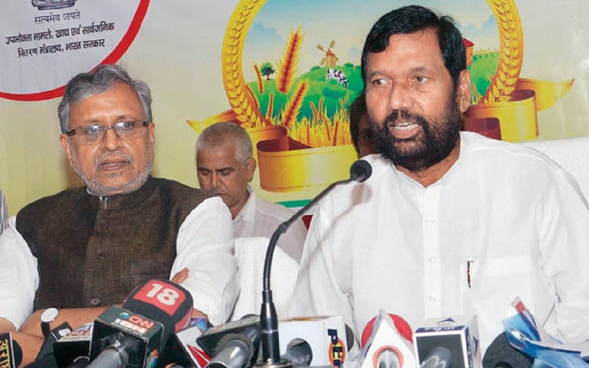 bihar dalit wave black flags at Ram Vilas Paswan and sushil modi for sc st act