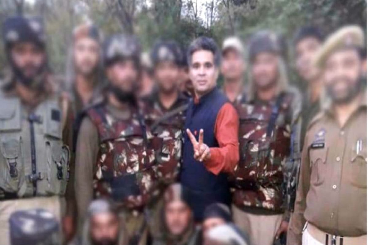 BJP MLA Ravinder Raina Stuck in photo case with soldiers during sunderbani 