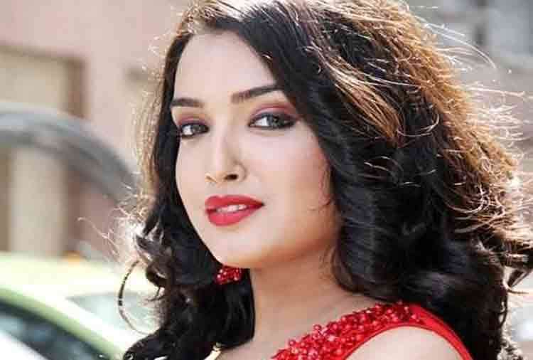 bhojpuri heroine amrapali dubey become youtube queen by this dance