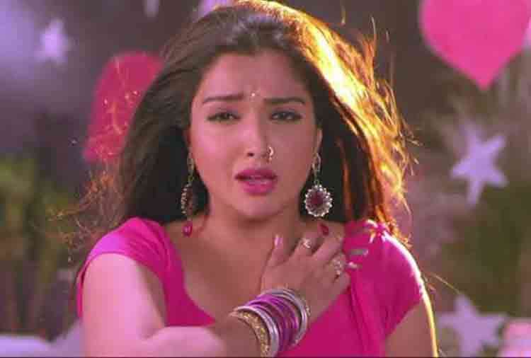 bhojpuri heroine amrapali dubey become youtube queen by this dance