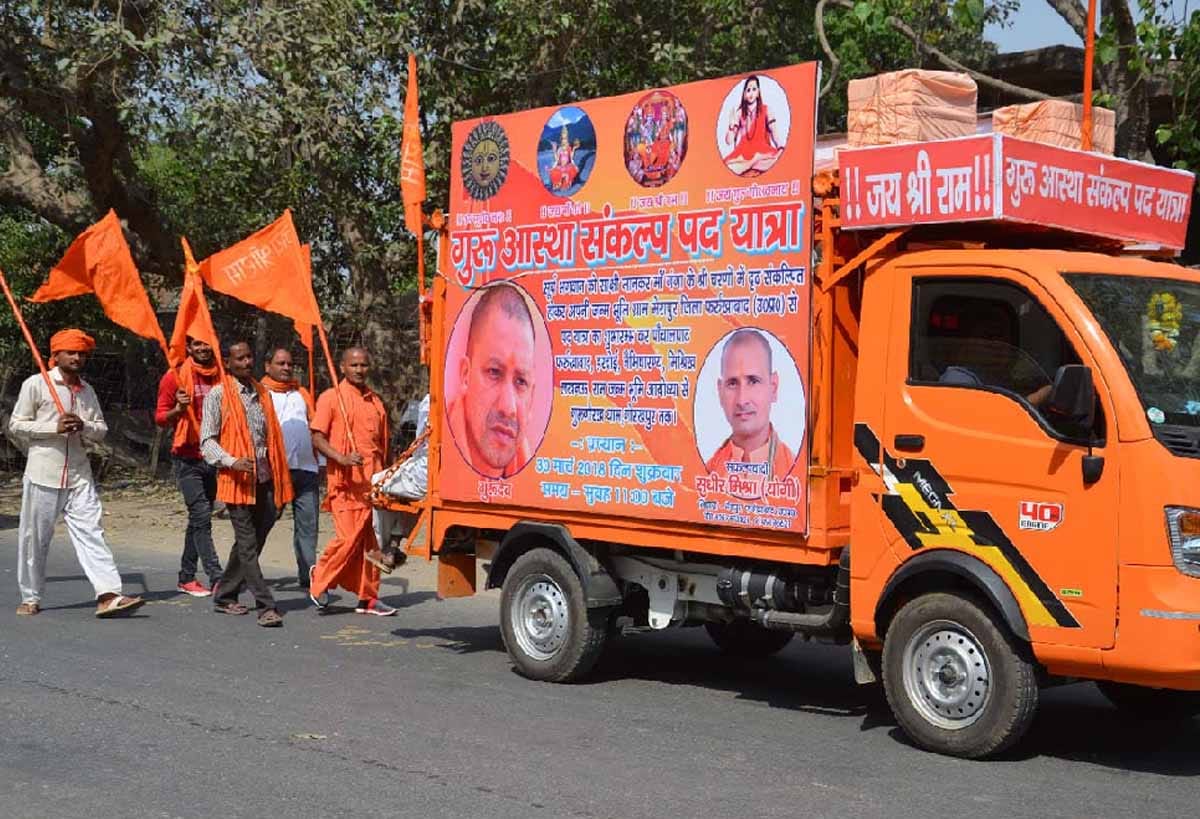 This man has decided to walk on foot to meet cm yogi