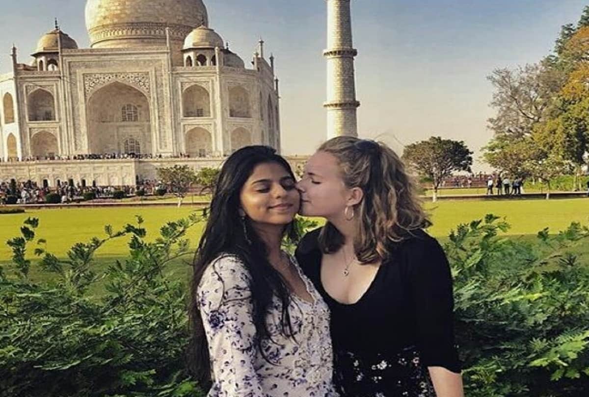 Shah Rukh Khan Daughter Suhana Khan Taj Mahal Trip With Friends