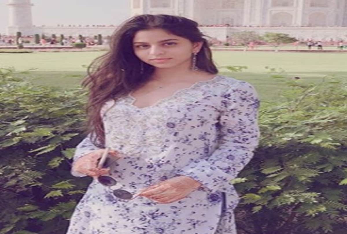 Shah Rukh Khan Daughter Suhana Khan Taj Mahal Trip With Friends