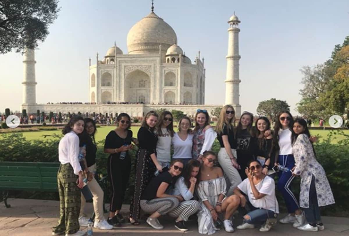 Shah Rukh Khan Daughter Suhana Khan Taj Mahal Trip With Friends
