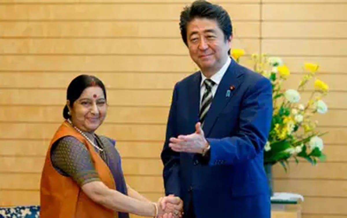 Sushma Swaraj met with Shinzo Abe and the two leaders talk about bilateral ties