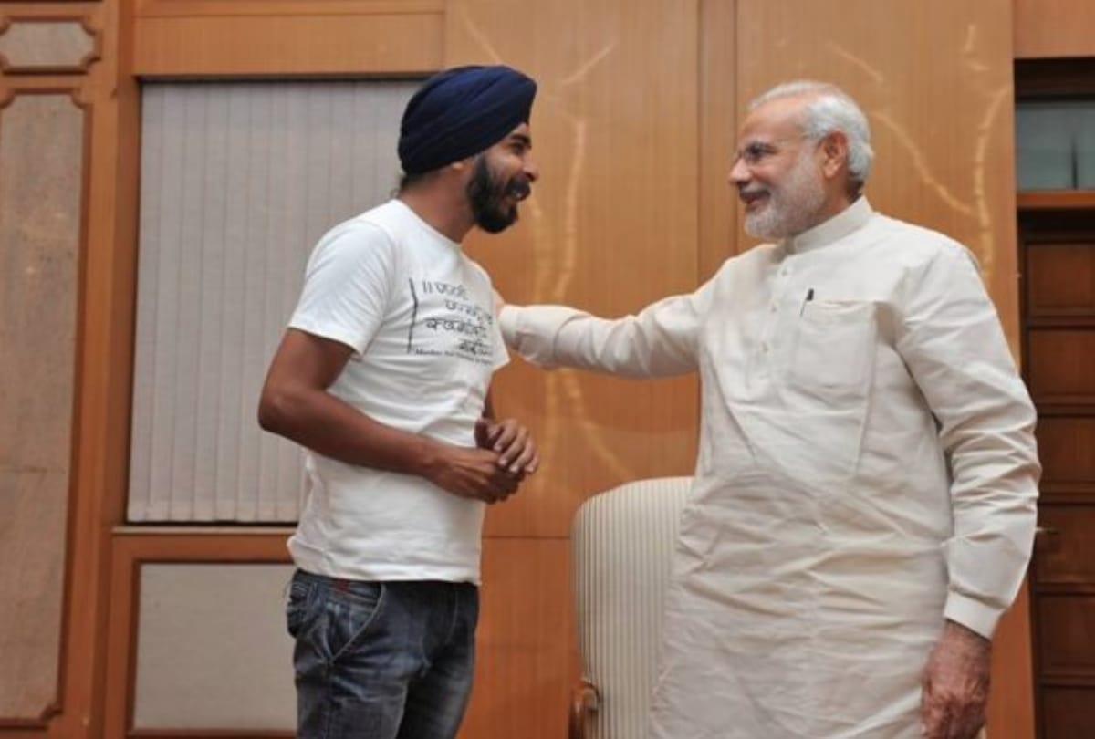 t shirt with image showing man tied to vehicle launched by bjp leader tajinder bagga
