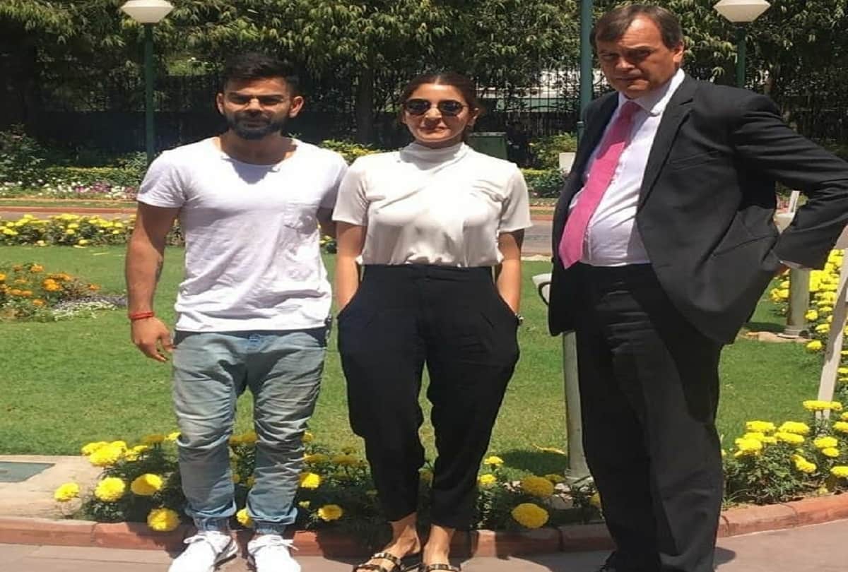 Varun Dhawan Spotted At Shankar Market in Connaught Place In New Delhi For Film Sui Dhaaga