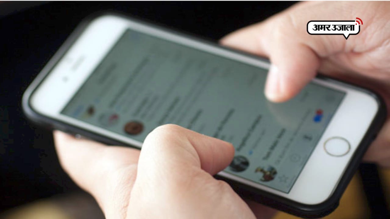 a man send obscene video to husband of woman for not making sexual relation in Agra