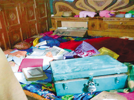 Lakhs of cash and jewelery stolen in closed house of utensil