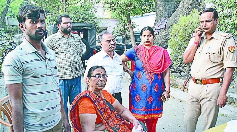 up: Accused came wearing uniform of police and looted 9 lakh jewelry from woman