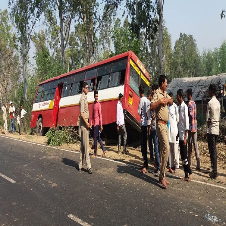 Bus Accident in Muzaffarnagar, 20 people injured, see photos