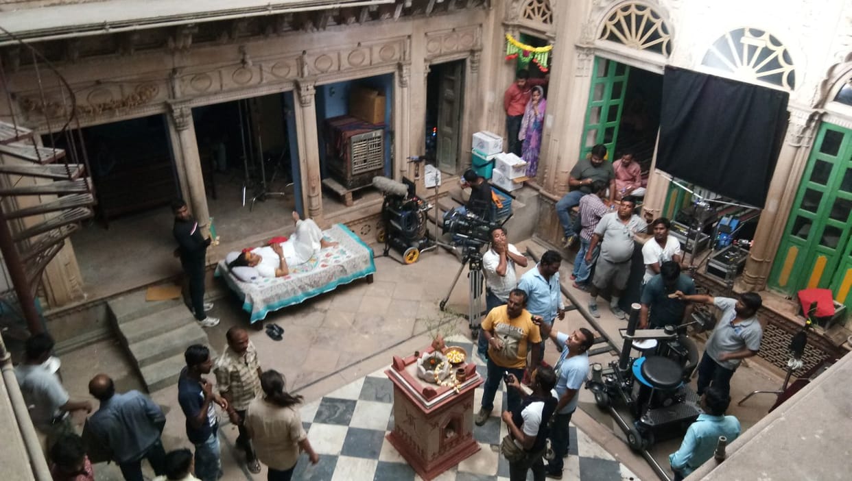 राधारानी की नगरी पहुंचे फिल्मी कलाकार