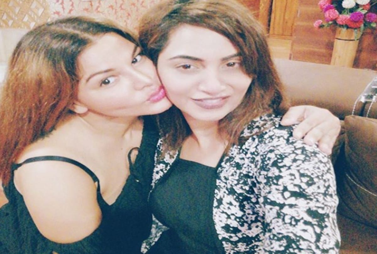 Arshi Khan and Rakhi Sawant troll after shared her dance video on social media 