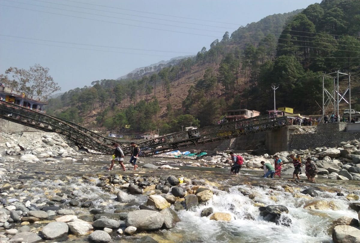 bridge collapse near india China border