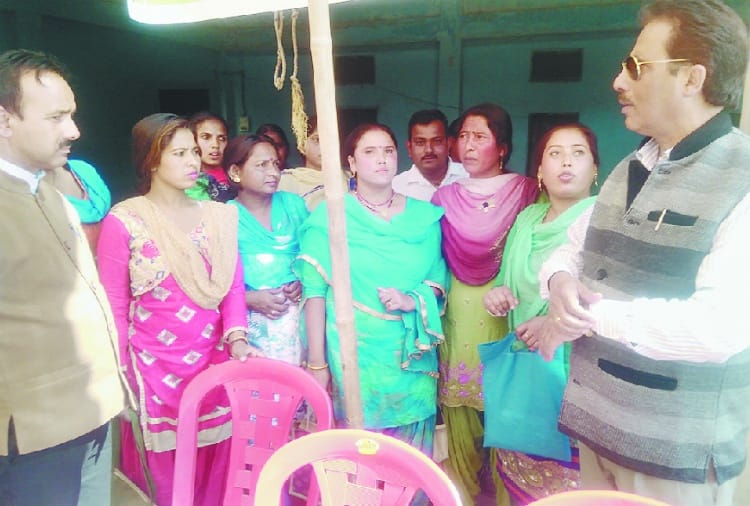 धर्मपुर में पेजल किल्लत पर ग्रामसभा में हंगामा, 15 दिन बाद पानी मिलने पर भड़के ग्रामीण