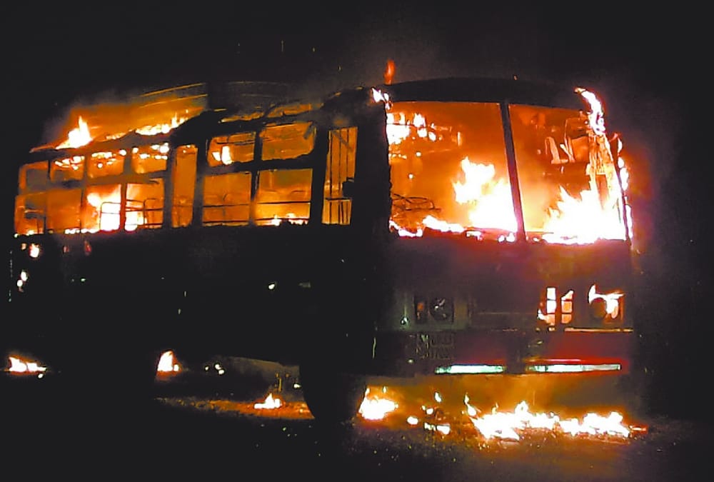 fire in a bus in rani bazar in barabanki.