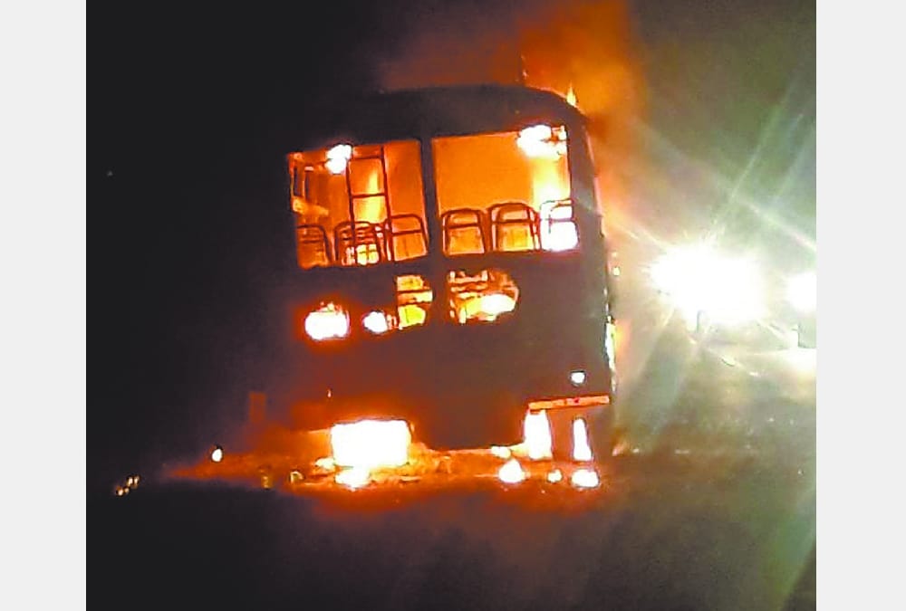 fire in a bus in rani bazar in barabanki.