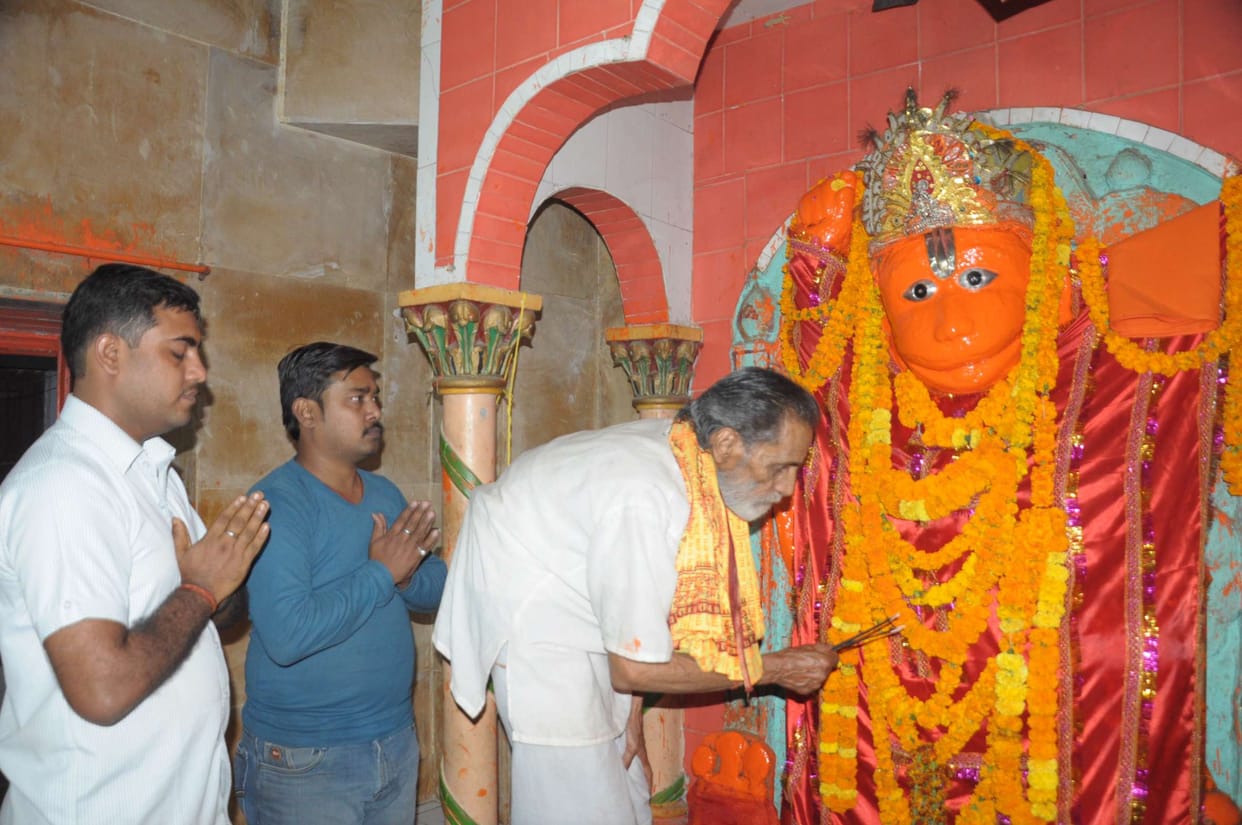 हनुमान जयंती पर मन्दिरों पर उमड़ी भक्तों की भीड़