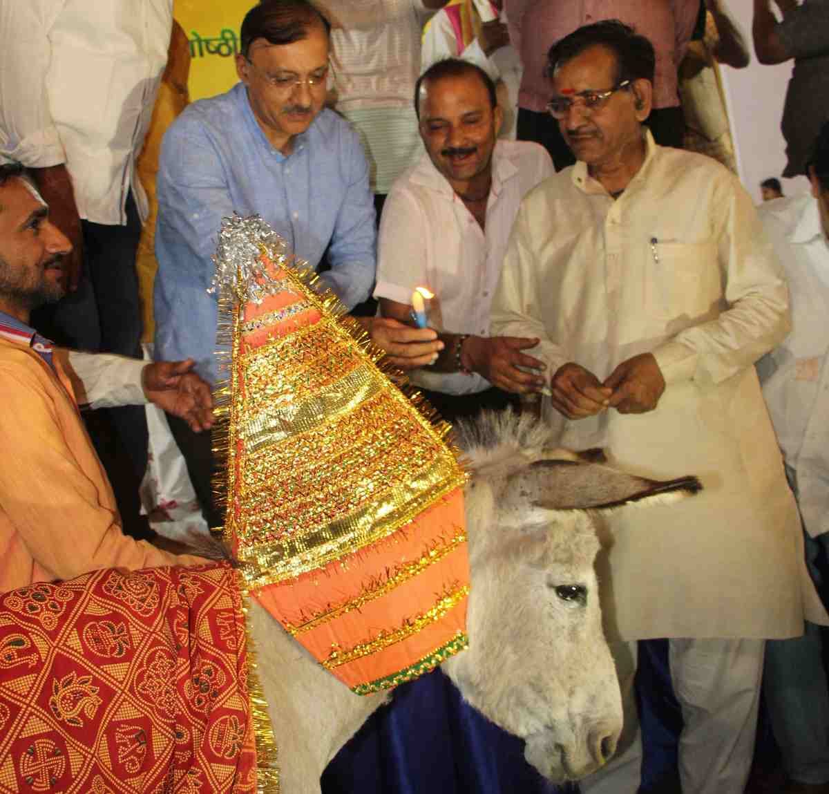 Mahamurkh mela organise at rajendra prasad ghat in varanasi