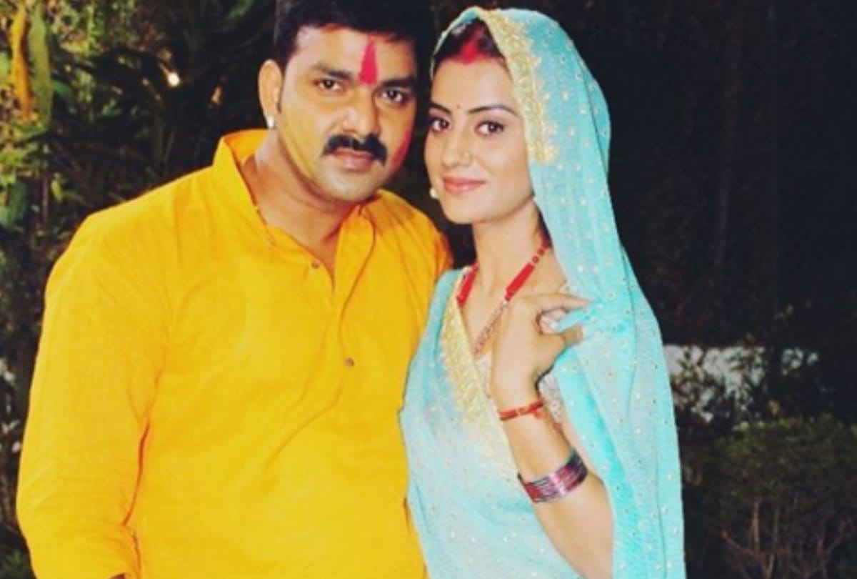 pawan singh beat akshara singh in hotel