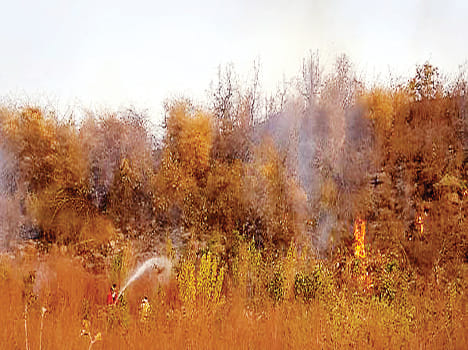 Fires controlled by the mountains, without the sprayed Air Force team