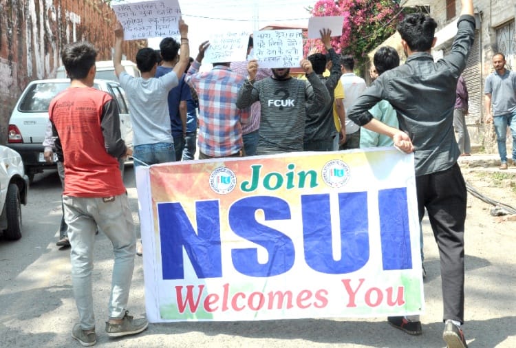 NSUI protest against CBSE in Nahan