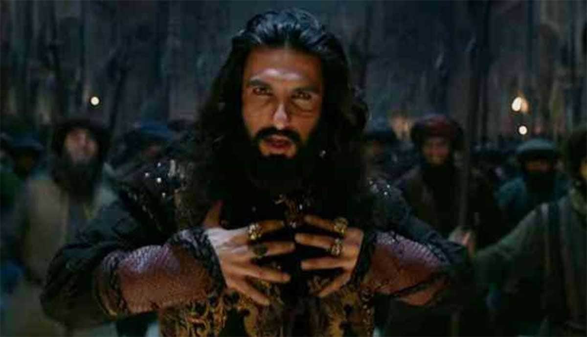 Ranveer Singh says do not touch scratch me