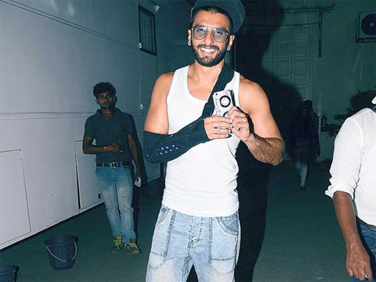 ranveer singh not sure of participating in ipl opening ceremony after injured his shoulder