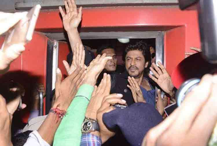 kamal haasan political campaign like shahrukh khan raees promotion cause stampede complaint filed