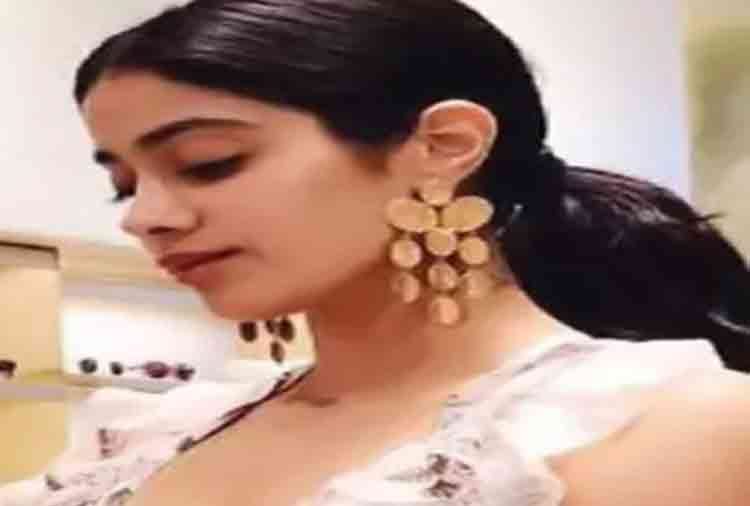 sabyasachi mukherjee model looks like sridevi daughter janhvi kapoor photos goes viral