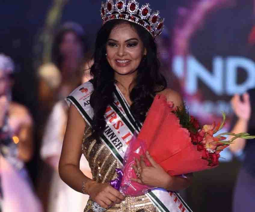 Mrs india earth shweta choudhary is coming varanasi 