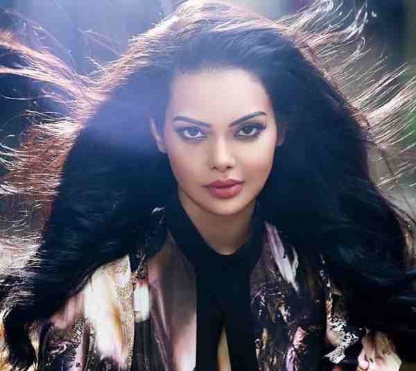 Mrs india earth shweta choudhary is coming varanasi 