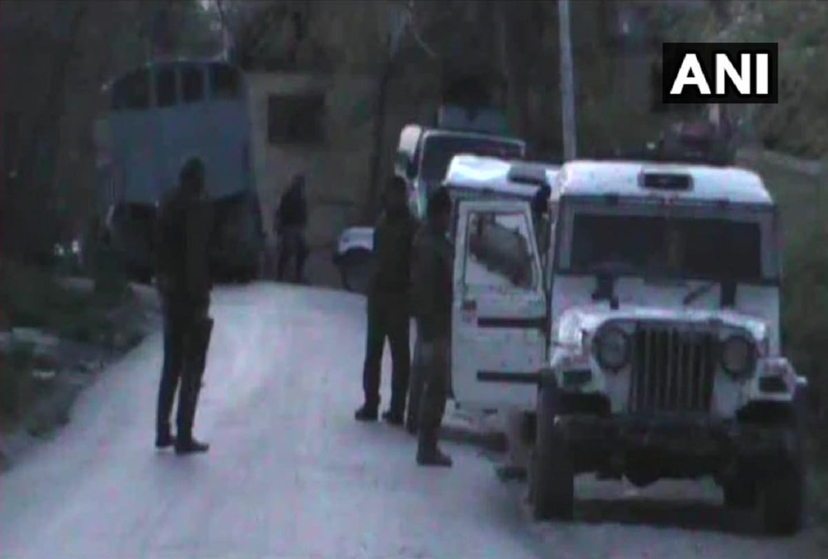 Militants Attack Security Forces in Bijbhera Anantnag,  Cop Suffers Minor Injury: Police