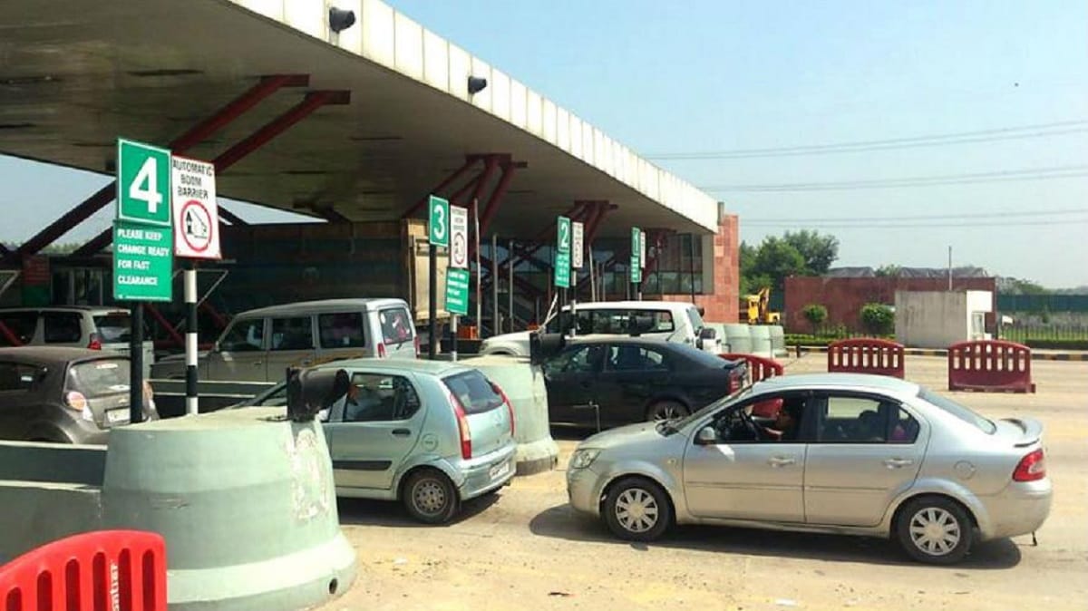 avoid non-fastag vehicle users at FASTag lane at toll plaza, otherwise have to pay double toll fee