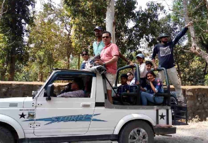 Nandur Sanctuary: Tourists with turbans watching tigers