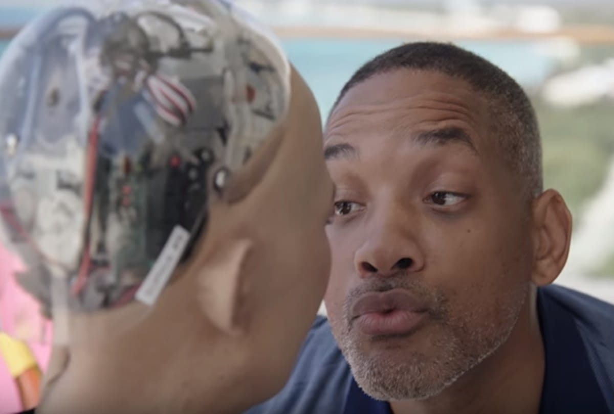 hollywood actor Will Smith try to kissed Robot Sofia