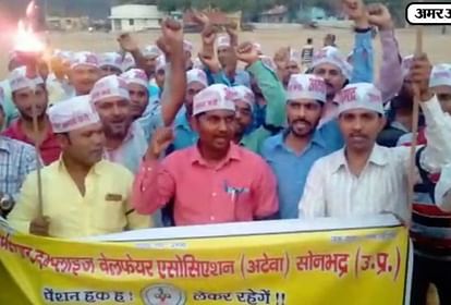 ALL TEACHERS AND EMPLOYEES WELFARE ASSOCIATION PROTEST FOR PENSION