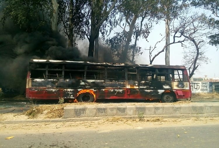 bharat bandh: situation in West UP is uncontrollable, 12 government buses set on fire, photos