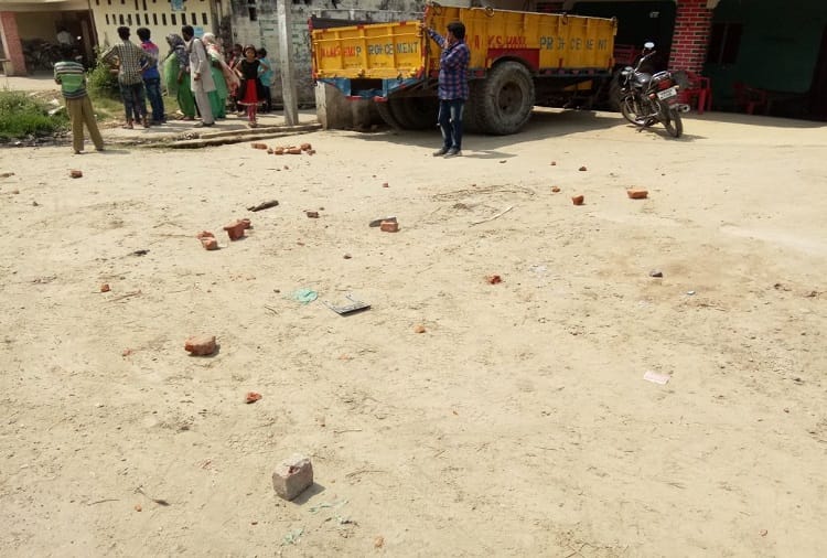 bharat bandh: situation in West UP is uncontrollable, 12 government buses set on fire, photos