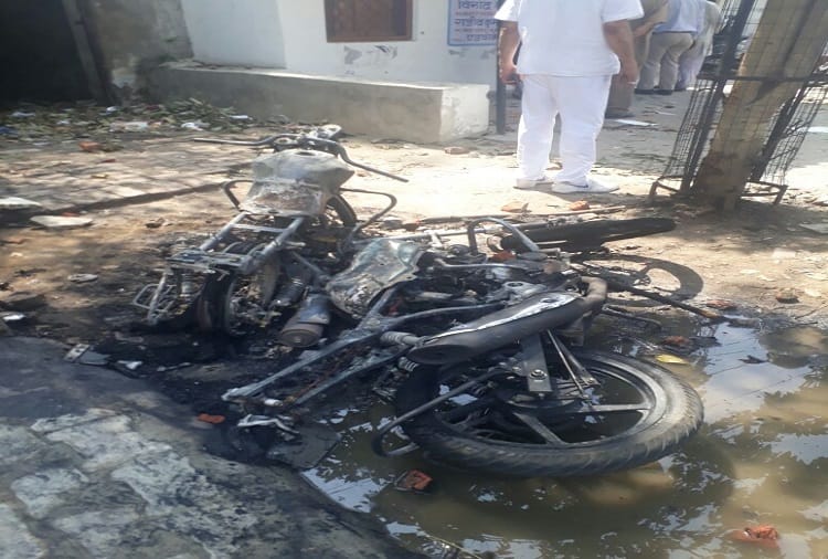bharat bandh: situation in West UP is uncontrollable, 12 government buses set on fire, photos