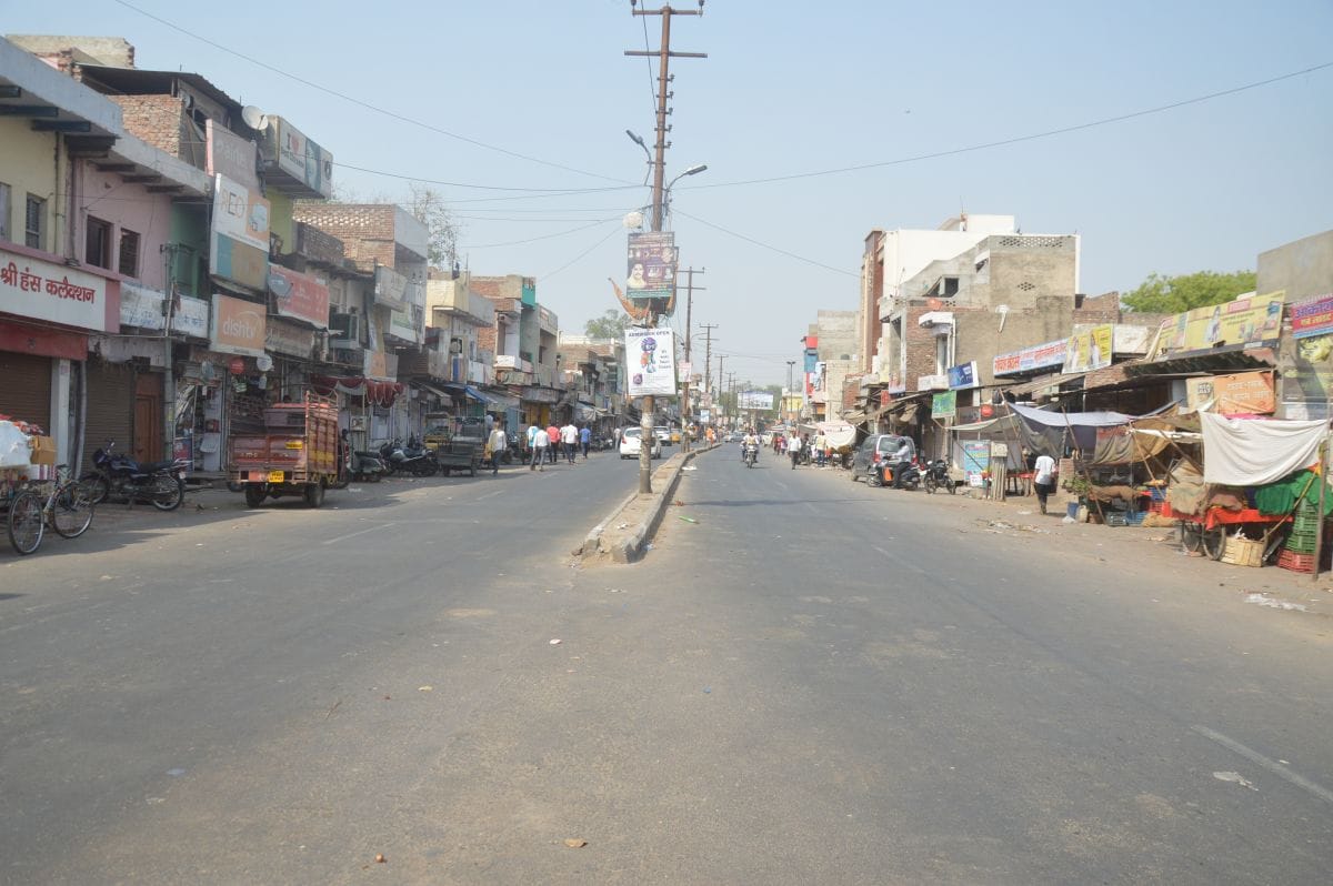 बाजार बंद, ट्रैक जाम, कई जगह की तोड़फोड़
