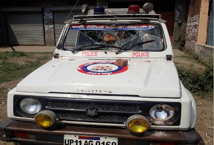 Police vehicles broke in Saharanpur, firing