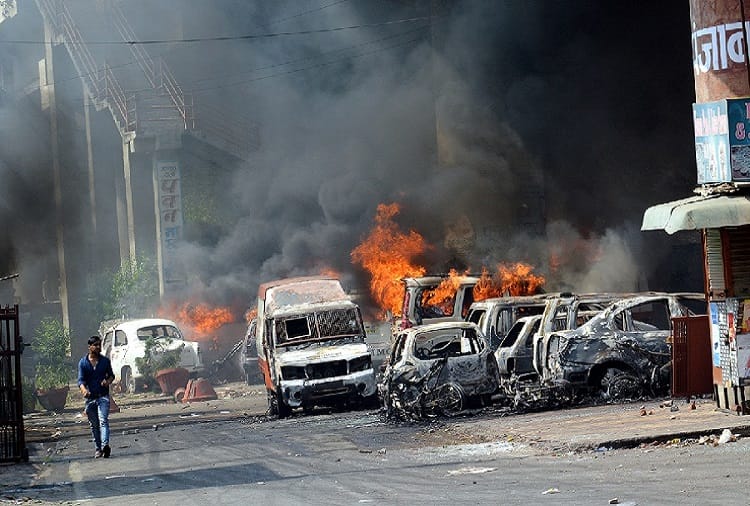 Dalit movement: fierce bawal in Muzaffarnagar, vehicles set on fire