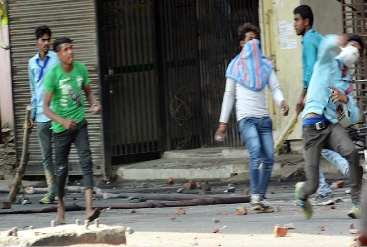 Dalit movement: fierce bawal in Muzaffarnagar, vehicles set on fire