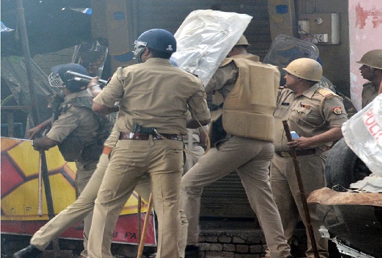 Dalit movement: fierce bawal in Muzaffarnagar, vehicles set on fire