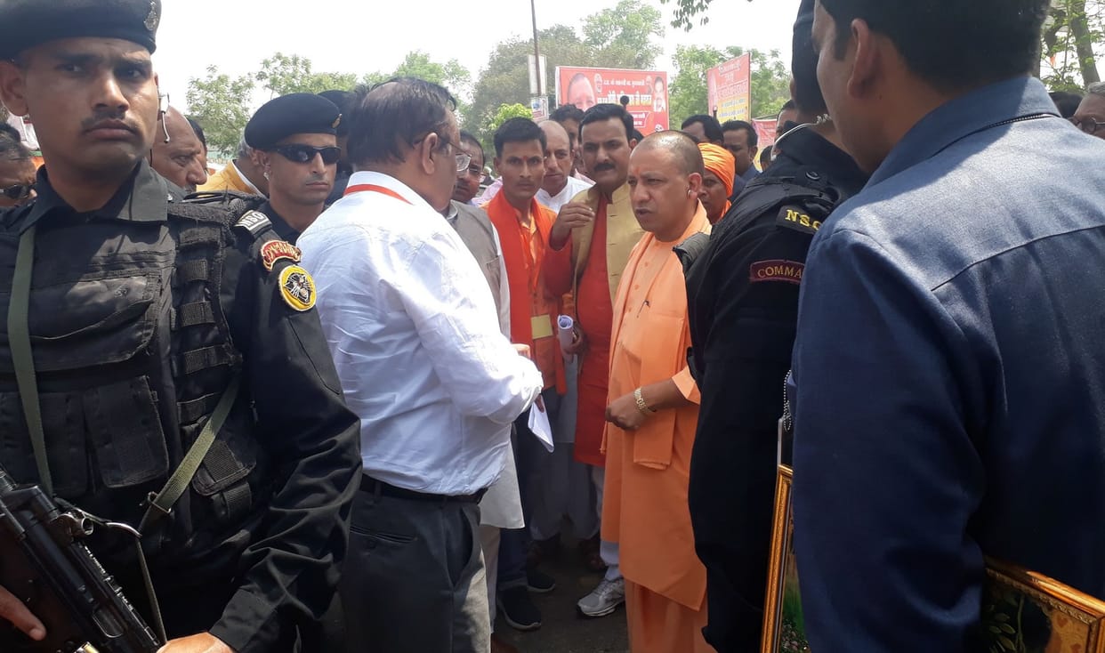 टीकाकरण में लापरवाही पर सख्त हुए सीएम, सीएमअाआे सस्पेेंड