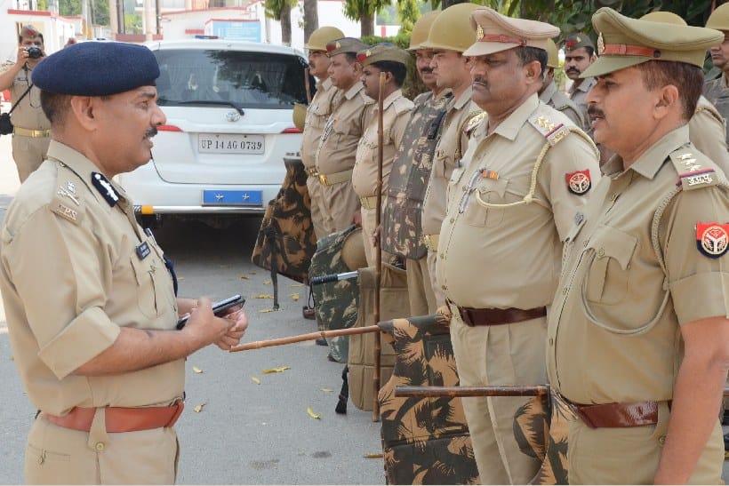 ADG angry on seeing homeguard smoking bidi