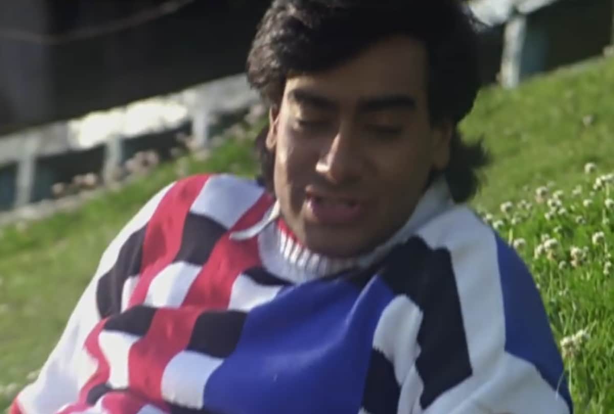 actor ajay devgan has to changed his surname because of this big reason 